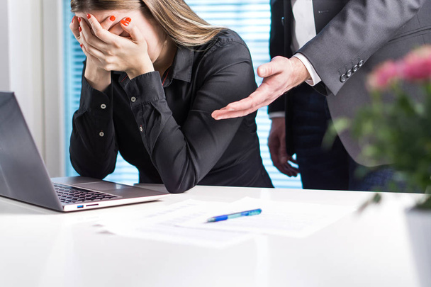Upset woman crying in office. Getting fired from job. Business man or boss apologizing, comforting or supporting assistant. Businesswoman hurt her feelings or made mistake. Bad leadership or news - Fotoğraf, Görsel
