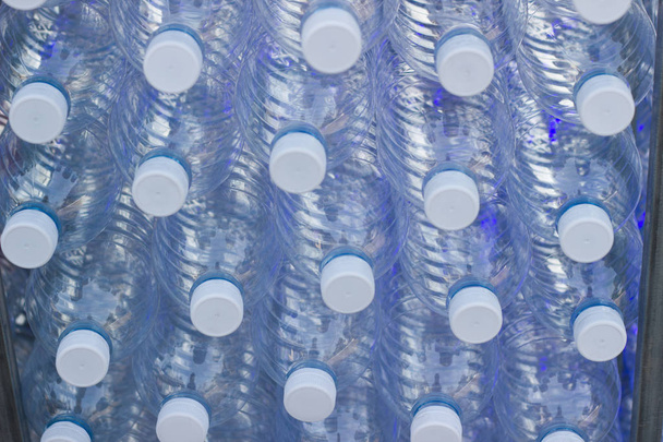 plastik şişeler, plastik şişe boş geri dönüşüm kavramı kullanılan  - Fotoğraf, Görsel