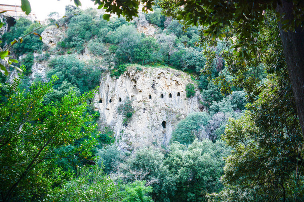 скрытые сокровища итальянской пещеры
 - Фото, изображение