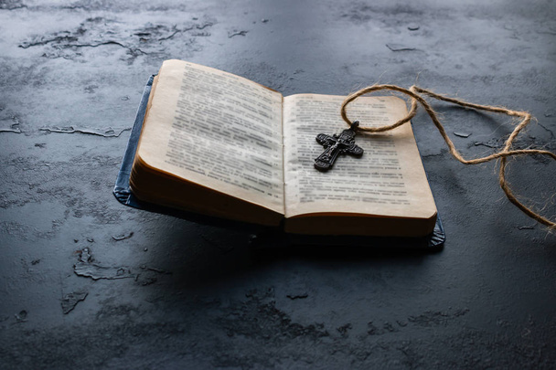 Bible and cross on black background - 写真・画像