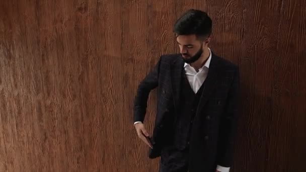Man wearing suit talking on phone  - Felvétel, videó