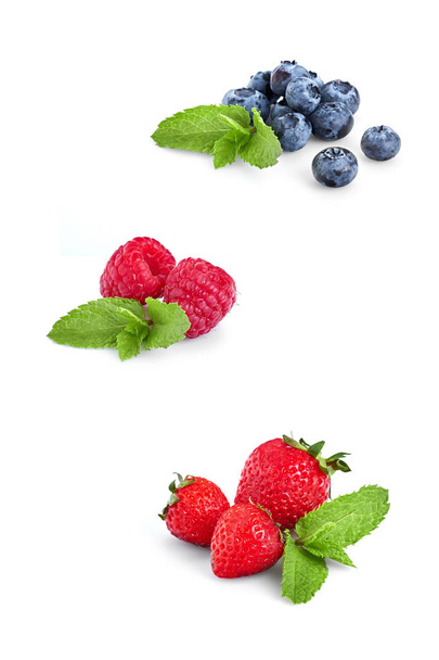 新鮮な果実は、白い背景で隔離。甘いストロベリー、ラズベリー、ブルーベリー - 写真・画像