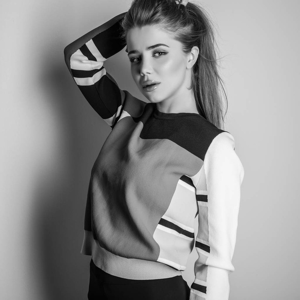 Young sensual model woman pose in studio. Black-white photo. - Foto, Imagem
