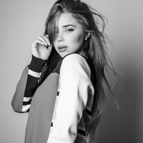 Young sensual model woman pose in studio. Black-white photo. - Photo, image