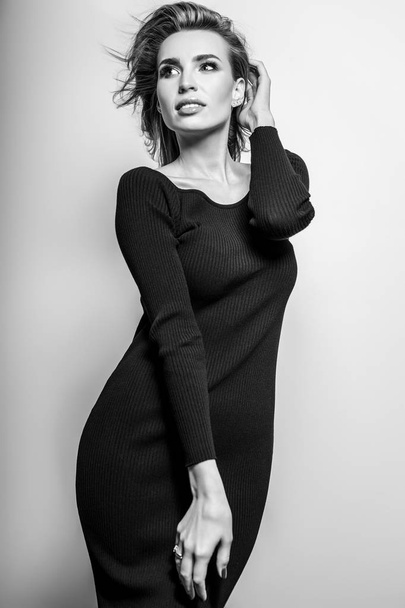 Young sensual model woman pose in studio. Black-white photo. - Foto, Bild