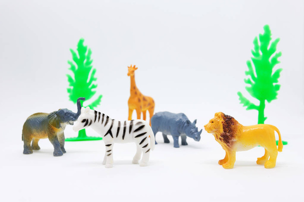  白い背景、動物玩具プラスチックの分離されたアフリカの動物のモデル - 写真・画像