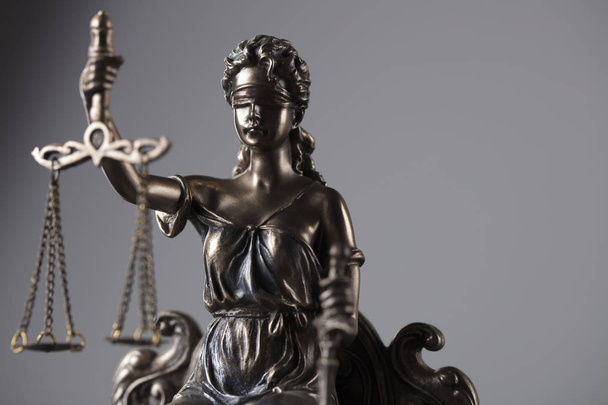 Recht en justitie concept. Themis - het symbool van blind Justitie. - Foto, afbeelding
