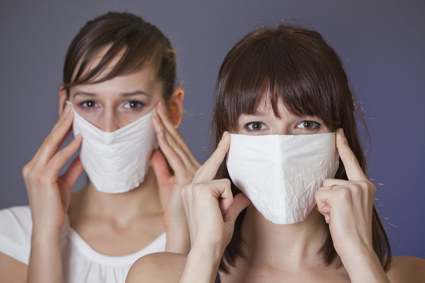 bescherming van gezicht met zakdoek - Foto, afbeelding