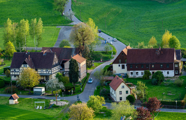 ザクセン州の小さな村の上からの眺め - 写真・画像