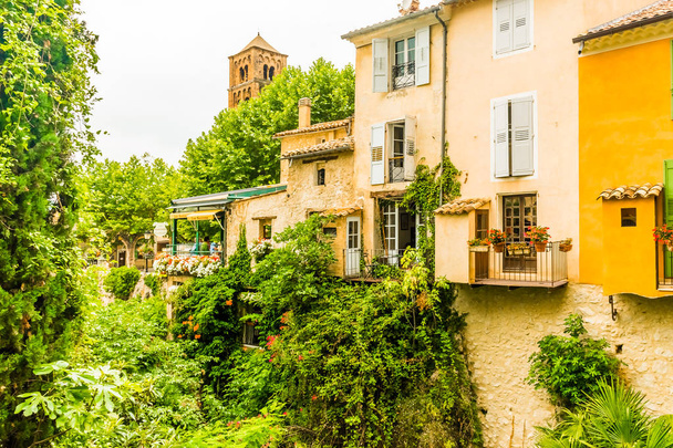 altes mittelalterliches Dorf moustiers sainte marie, provence, verdon, franz - Foto, Bild