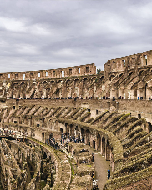ROME, ITALY, DECEMBER - 2017 - Interior view of roman famous landmark coliseum stadium at winter time in Rome city, Italy - Foto, Imagen