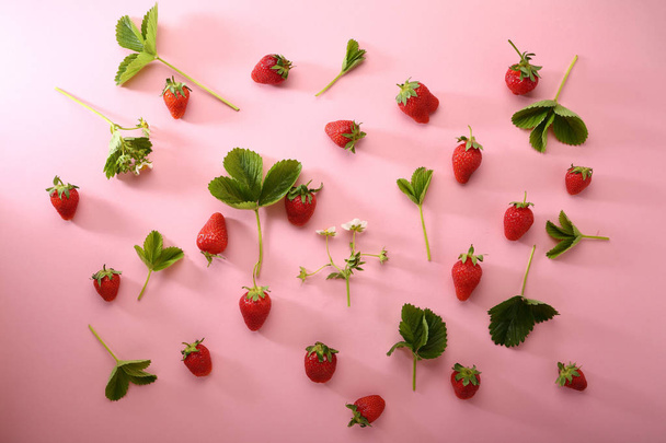 Fresh strawberry pink background - Zdjęcie, obraz