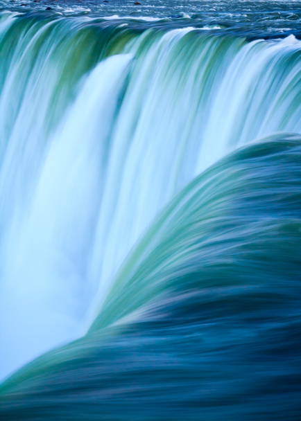 Zamknij z wody pędzi nad horseshoe falls, niagara falls, o - Zdjęcie, obraz