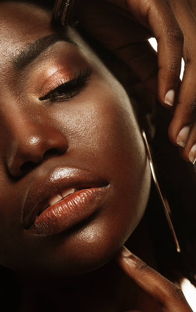 Close up portrait of beautiful african woman with creative gold make up - Zdjęcie, obraz