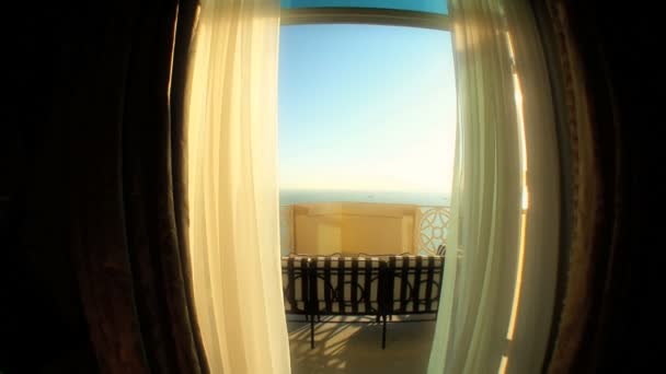 pohodlné lenošení nábytek na balkon luxusní byt - Záběry, video