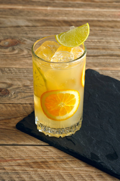 Vodka and orange juice cocktail - Фото, изображение