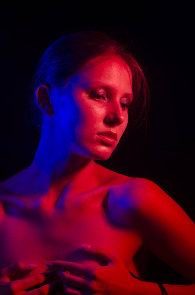 beautiful girl in red - Valokuva, kuva