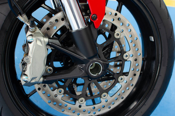 Detalles de ruedas de motocicleta
 - Foto, Imagen