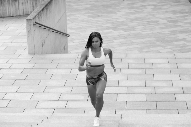 young sports girl is training on the street - Foto, immagini