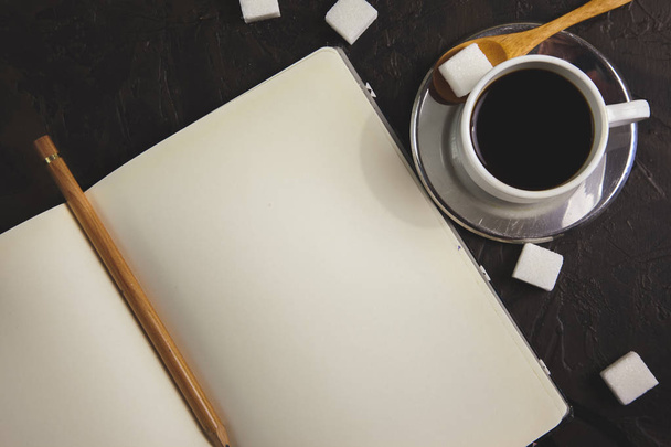 Kawa i pomysły w biały notebook - Zdjęcie, obraz