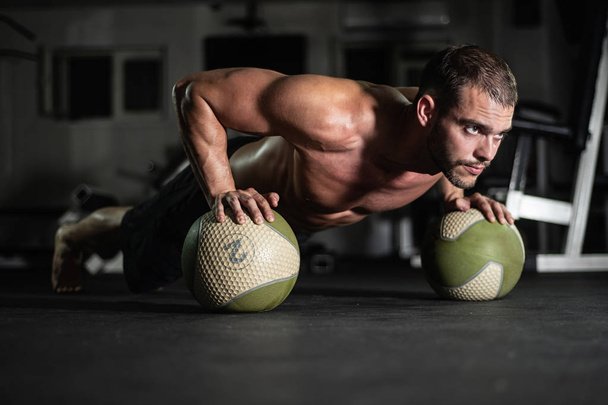 Fitness man does push-ups on the balls, workout lifestyle concept - Valokuva, kuva