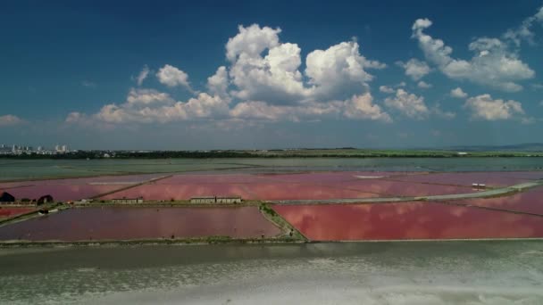Luftaufnahme von Salinen, Salinen in der Nähe von Burgas, Bulgarien - Filmmaterial, Video