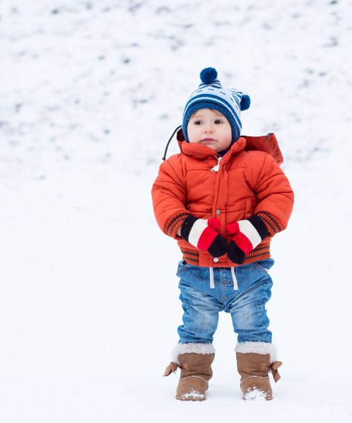 Little toddler boy in warm clothes having fun with snow. Winter, Christmas and lifestyle concept. - Foto, Bild
