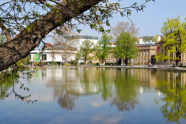 Lagoa em Stuttgart parque central
 - Foto, Imagem