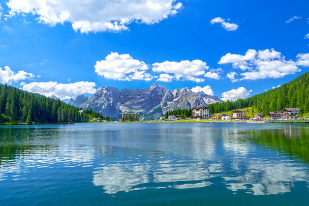 Misurina-tó, Dolomitok, Olaszország nyári Nézd - Fotó, kép