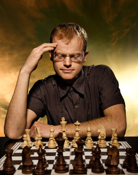 Maître d'échecs réfléchi
 - Photo, image