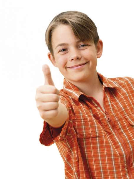 Jongen lachend en gebaren duimschroef opwaarts - Foto, afbeelding