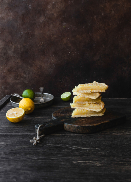 pieces of delicious lemon pie on cutting board - Foto, afbeelding