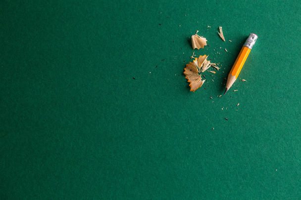 Close-up small pencil on a green background. - Fotografie, Obrázek