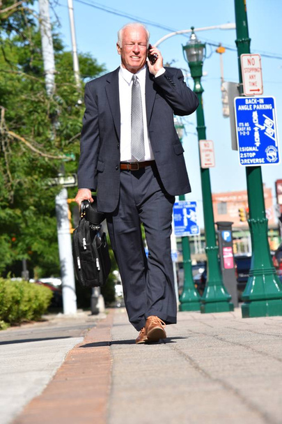 Adult Senior Entrepreneur Using Cell Phone And Happy Walking - Zdjęcie, obraz