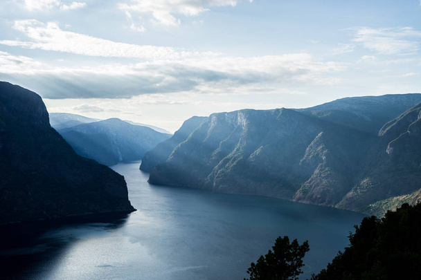 Piękny fiord w Norwegii. Widok z góry - Zdjęcie, obraz