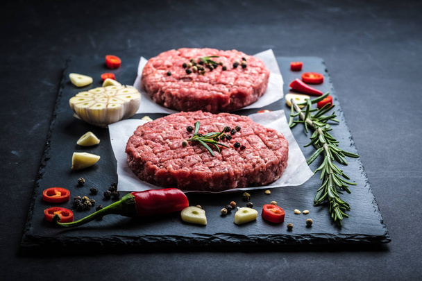 Raw meat burger cutlets with ingredients - Zdjęcie, obraz