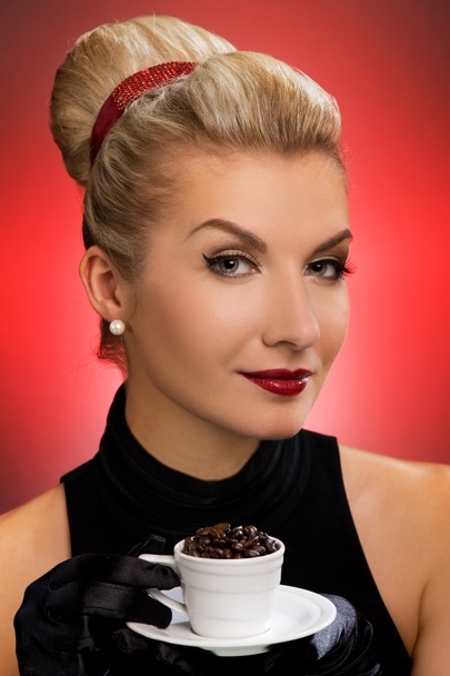 Schöne Dame trinkt Kaffee - Foto, Bild