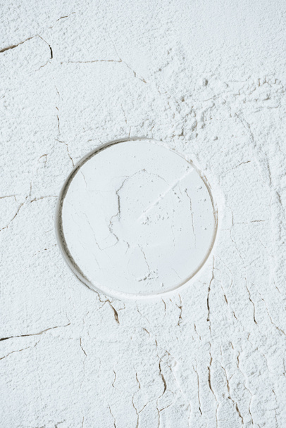 top view of round shape on white flour texture - Valokuva, kuva