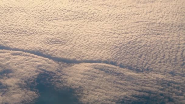 μπλε φόντο του ουρανού με σύννεφα - Πλάνα, βίντεο