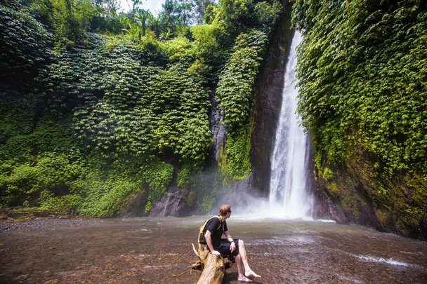Vodopád. Exotické turistiky. Zbytek rovníku. Bali Indonésie - Fotografie, Obrázek