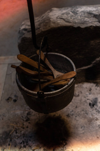 Chimenea en casa tradicional escandinava
 - Foto, Imagen