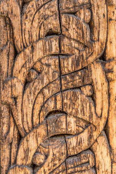 Perinteinen norjalainen käsintehty puinen kuvio
 - Valokuva, kuva