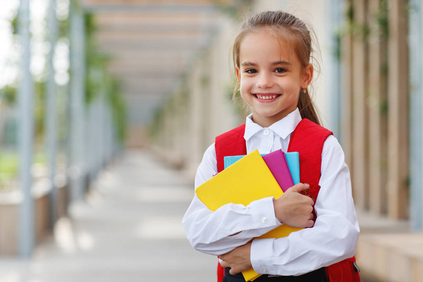 Kind Mädchen Schülerin Grundschule studen - Foto, Bild