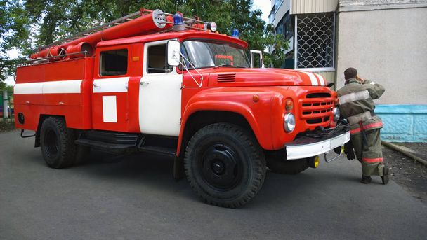 Maschine des Ministeriums für Notfallmaßnahmen - Foto, Bild
