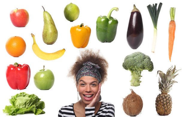 Donna afro-americana con set di verdure e frutta diverse
 - Foto, immagini