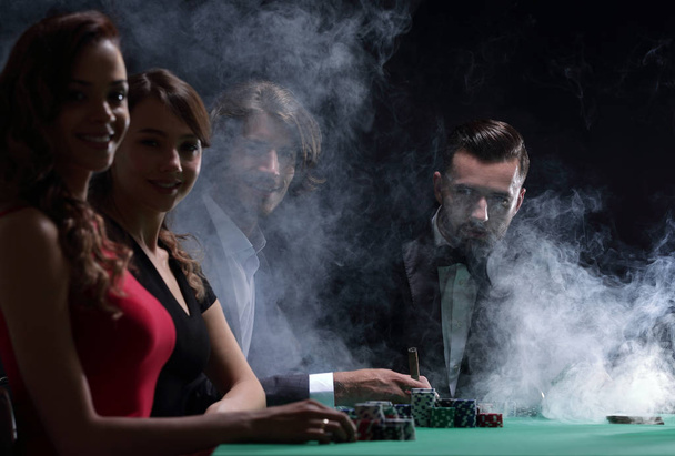 Men and woman talking at craps game in casino - Valokuva, kuva