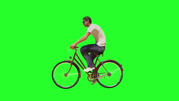bir adam bir bisiklet üzerinde yeşil arka plan üzerinde 3d render - Video, Çekim