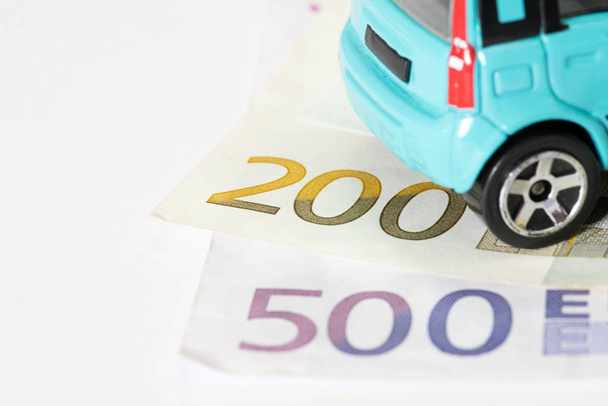 Auto a množství eurobankovek - Fotografie, Obrázek