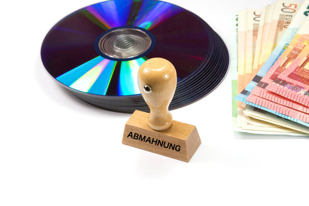 CD, τραπεζογραμματίων ευρώ και μια σφραγίδα με το αποτύπωμα - Φωτογραφία, εικόνα