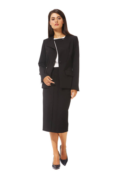liike nainen Executive poseeraa musta virallinen hame puku korkokengät tikari kengät koko kehon pituus eristetty valkoinen
 - Valokuva, kuva